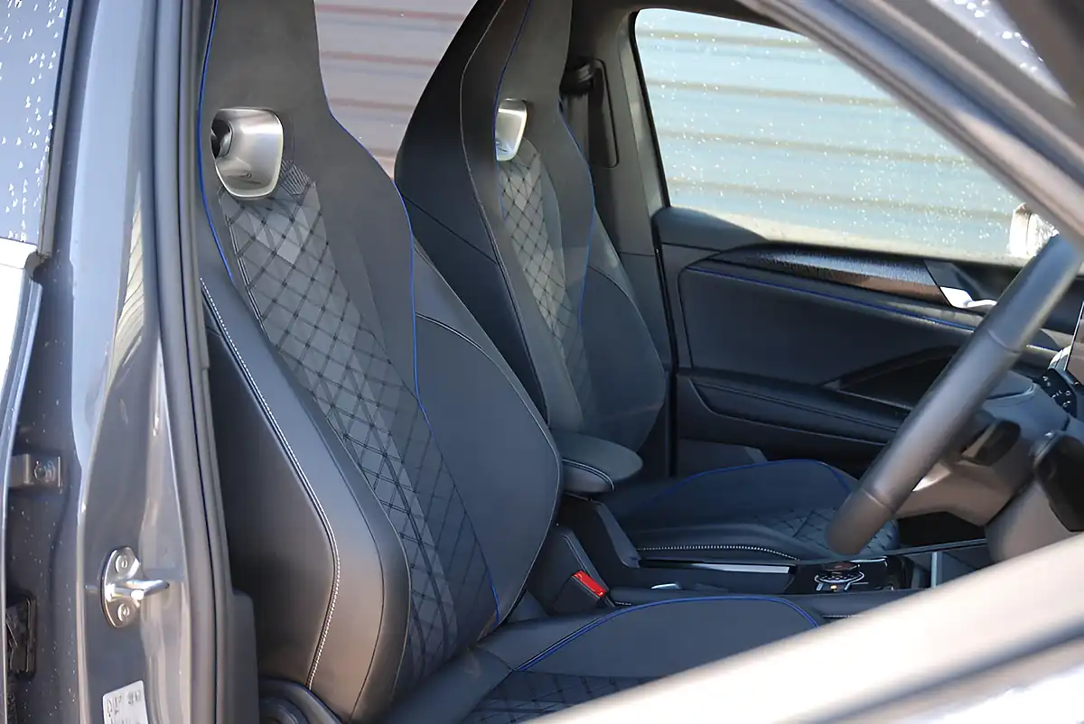 Used 2025 Volkswagen Tiguan R-Line Grey - Interior and Exterior details 6