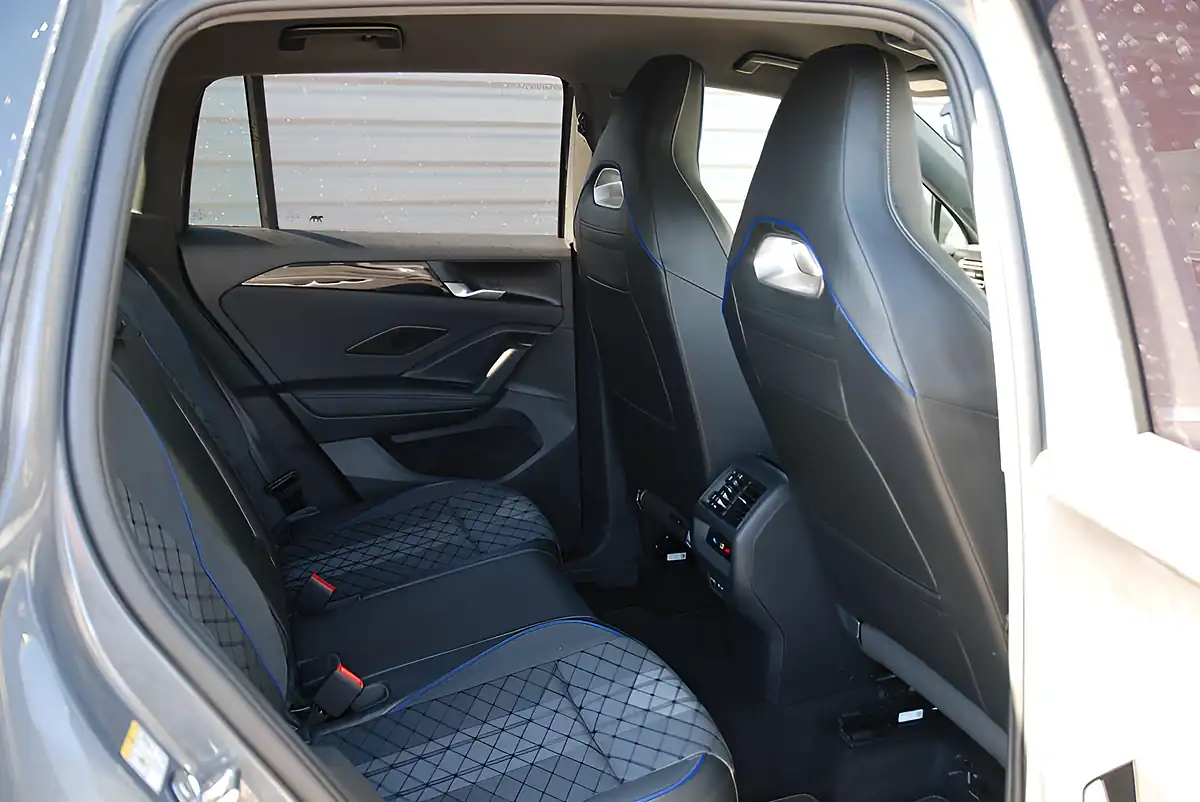 Used 2025 Volkswagen Tiguan R-Line Grey - Interior and Exterior details 7