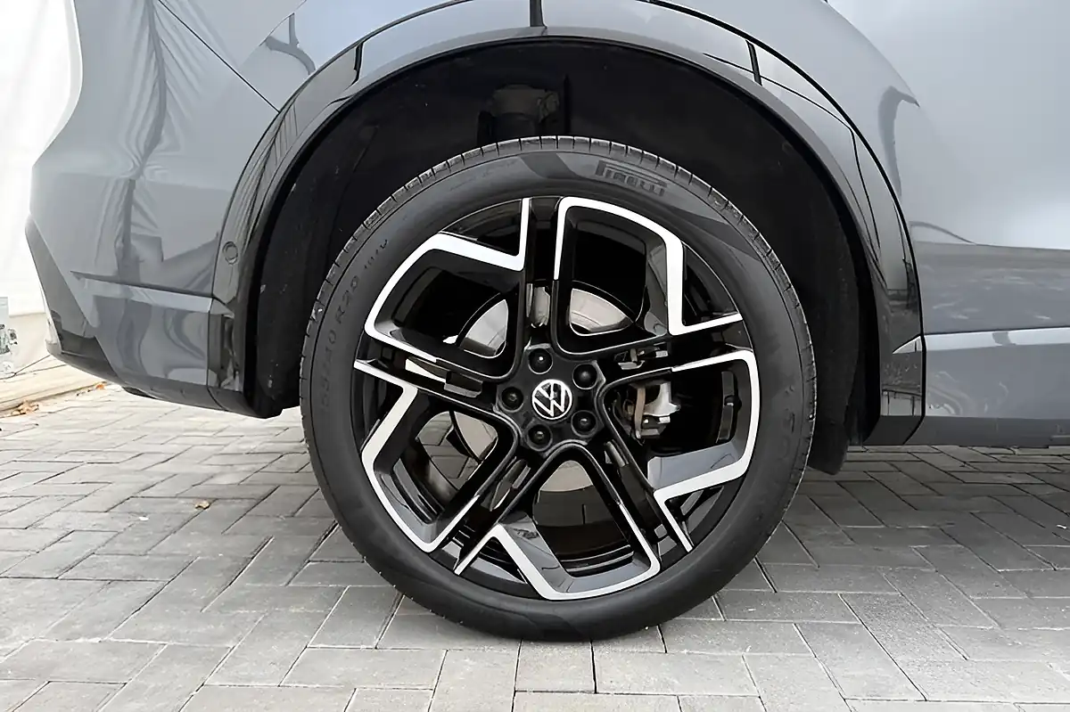 Used 2025 Volkswagen Tiguan R-Line Grey - Interior and Exterior details 15