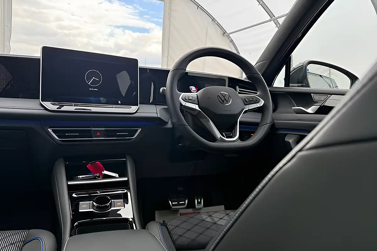 Used 2025 Volkswagen Tiguan R-Line Grey - Interior and Exterior details 17