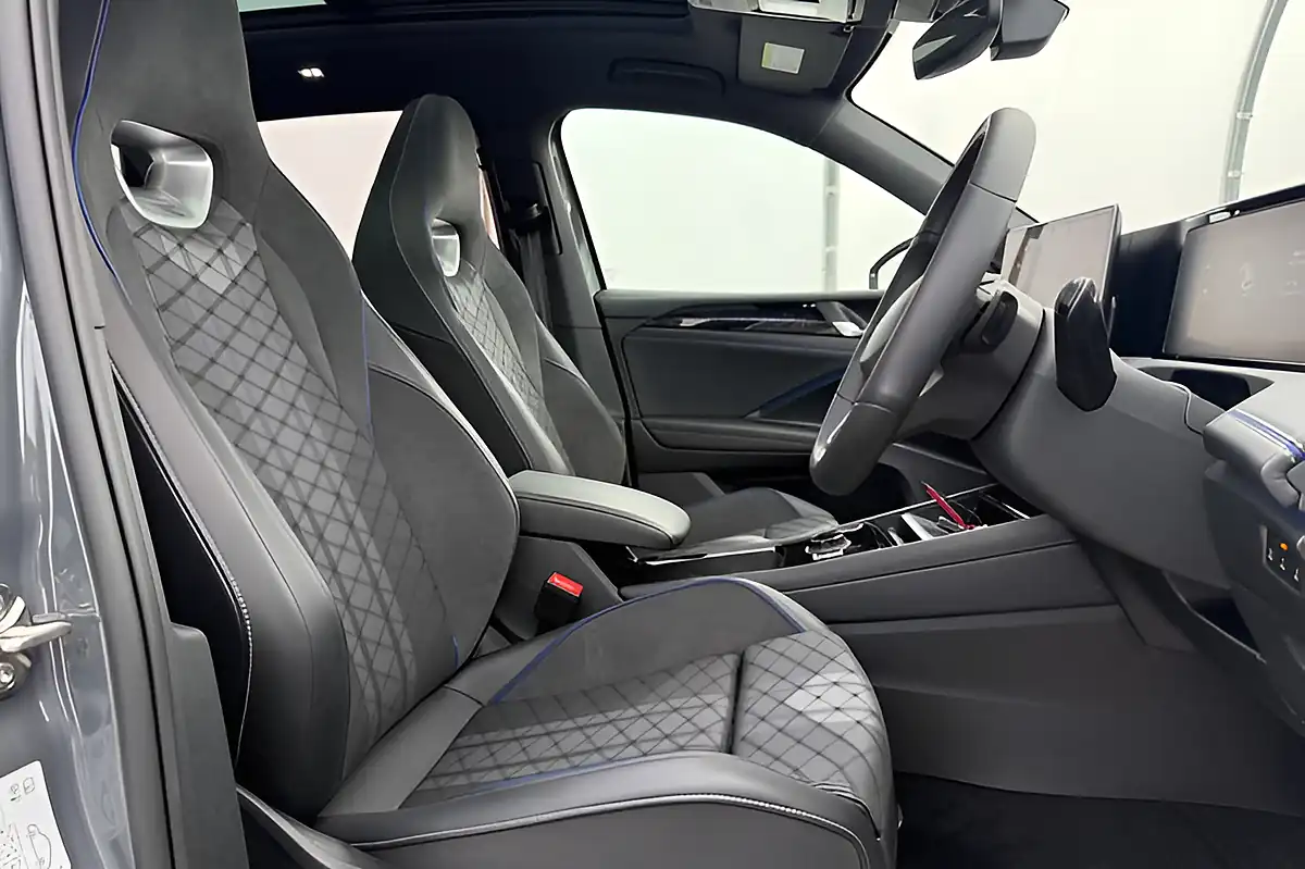 Used 2025 Volkswagen Tiguan R-Line Grey - Interior and Exterior details 18