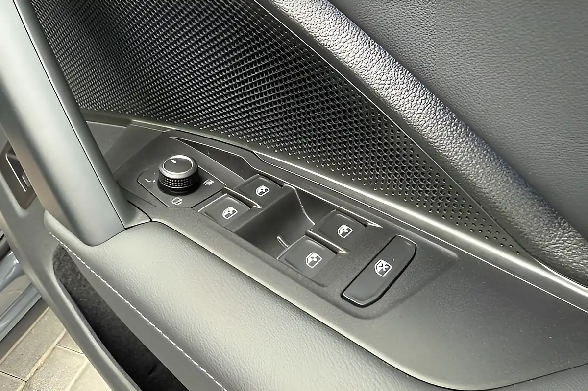 Used 2025 Volkswagen Tiguan R-Line Grey - Interior and Exterior details 20