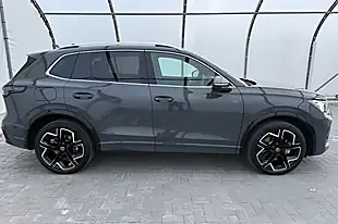 Used 2025 Volkswagen Tiguan R-Line Grey - Interior and Exterior details 3
