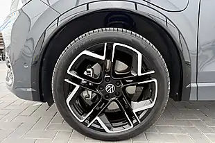 Used 2025 Volkswagen Tiguan R-Line Grey - Interior and Exterior details 7