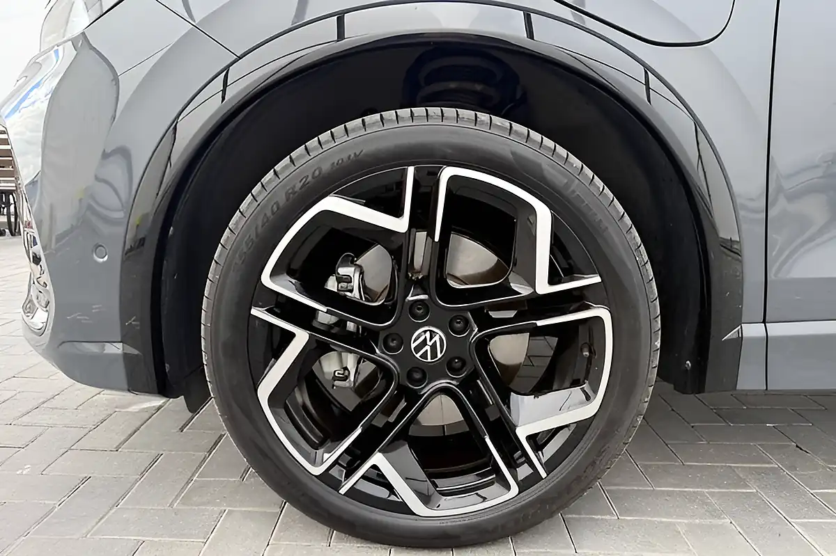 Used 2025 Volkswagen Tiguan R-Line Grey - Interior and Exterior details 7