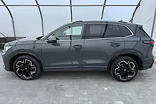 Used 2025 Volkswagen Tiguan R-Line Grey - Interior and Exterior details 8
