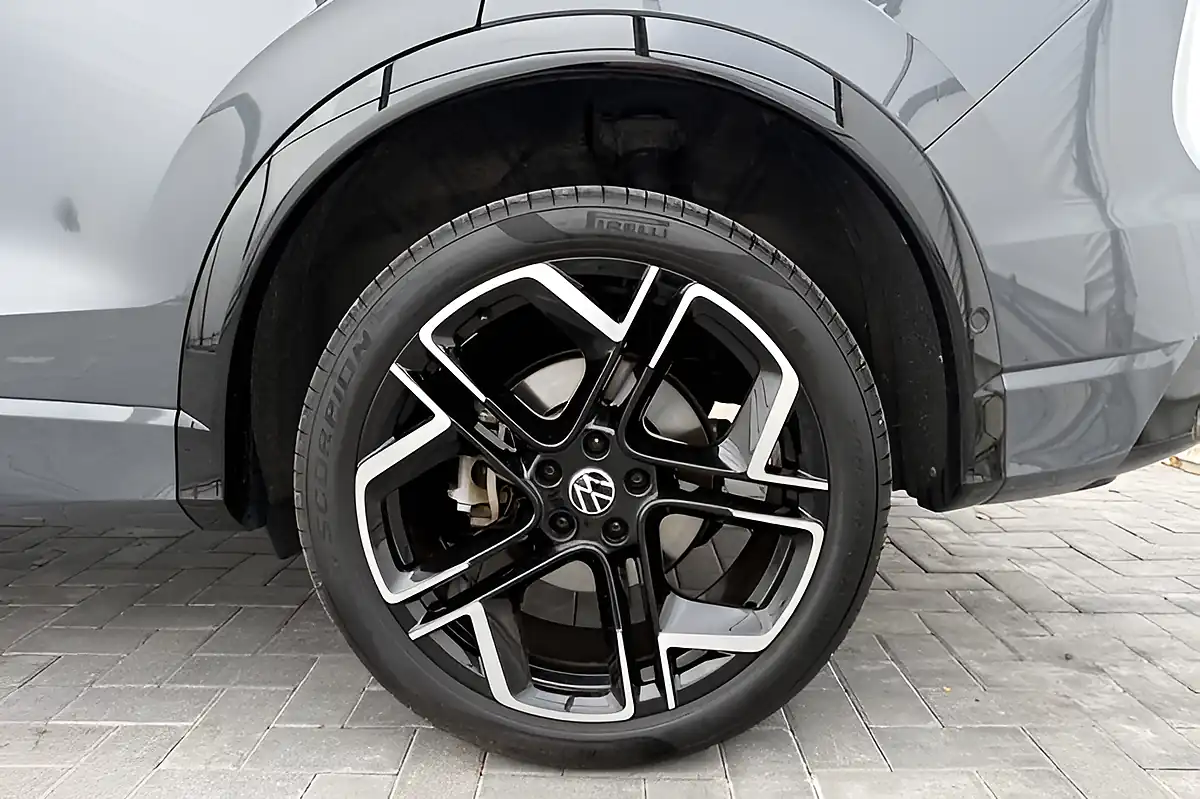 Used 2025 Volkswagen Tiguan R-Line Grey - Interior and Exterior details 9