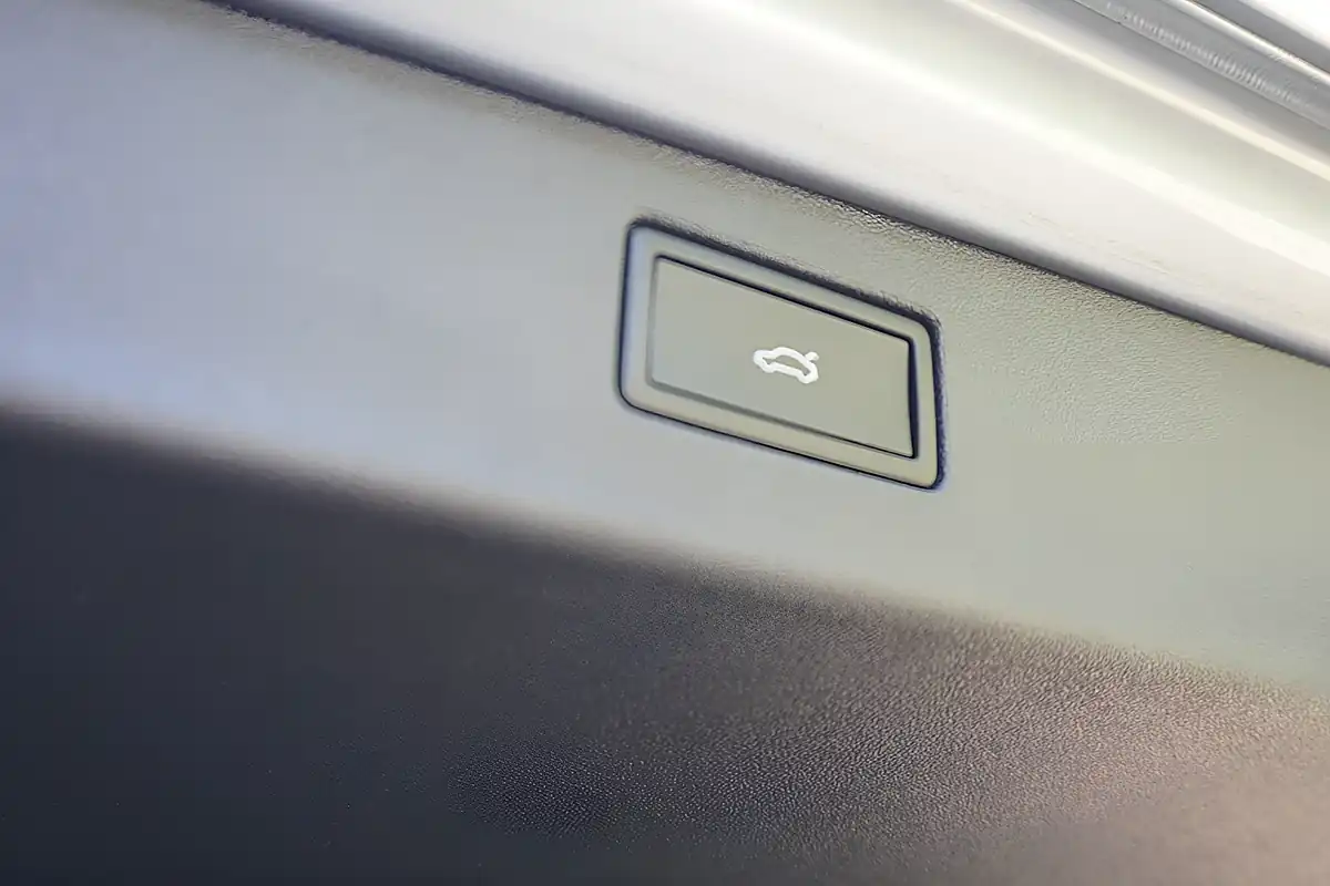 Used 2025 Volkswagen Tiguan R-Line Silver - Interior and Exterior details 19