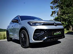 Used 2025 Volkswagen Tiguan R-Line Silver - Interior and Exterior details 6