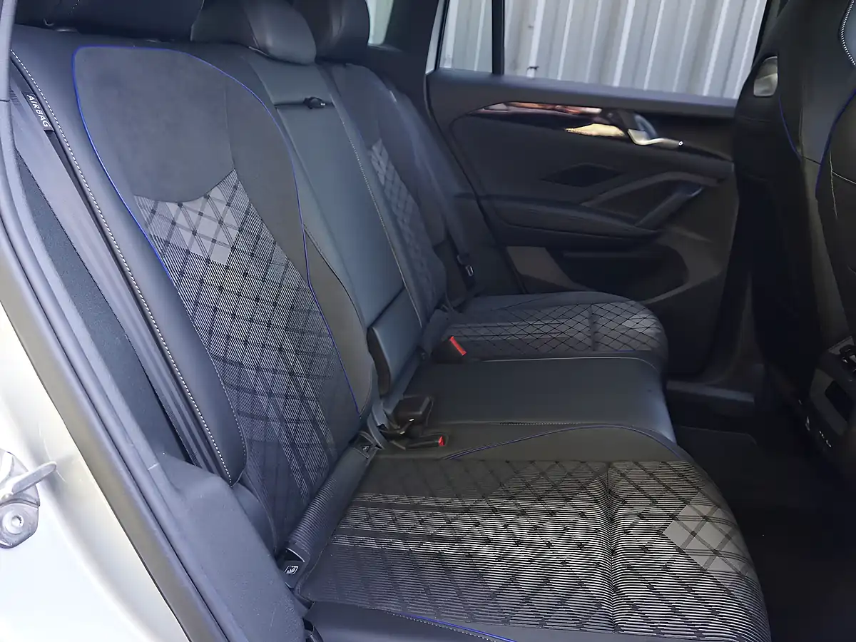 Used 2025 Volkswagen Tiguan R-Line Silver - Interior and Exterior details 9