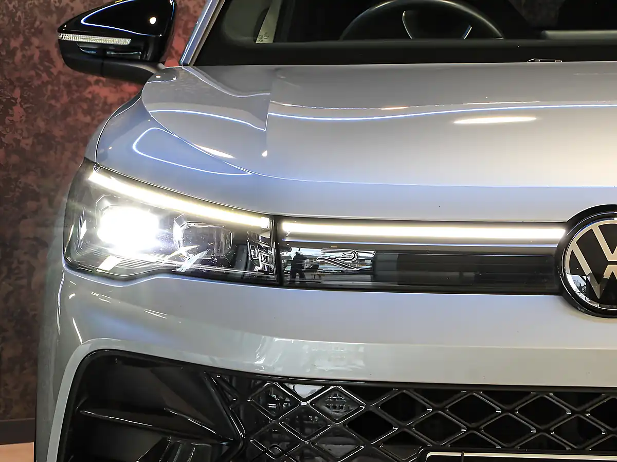 Used 2025 Volkswagen Tiguan R-Line Silver - Interior and Exterior details 10