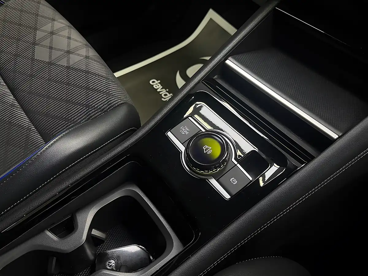 Used 2025 Volkswagen Tiguan R-Line Silver - Interior and Exterior details 13