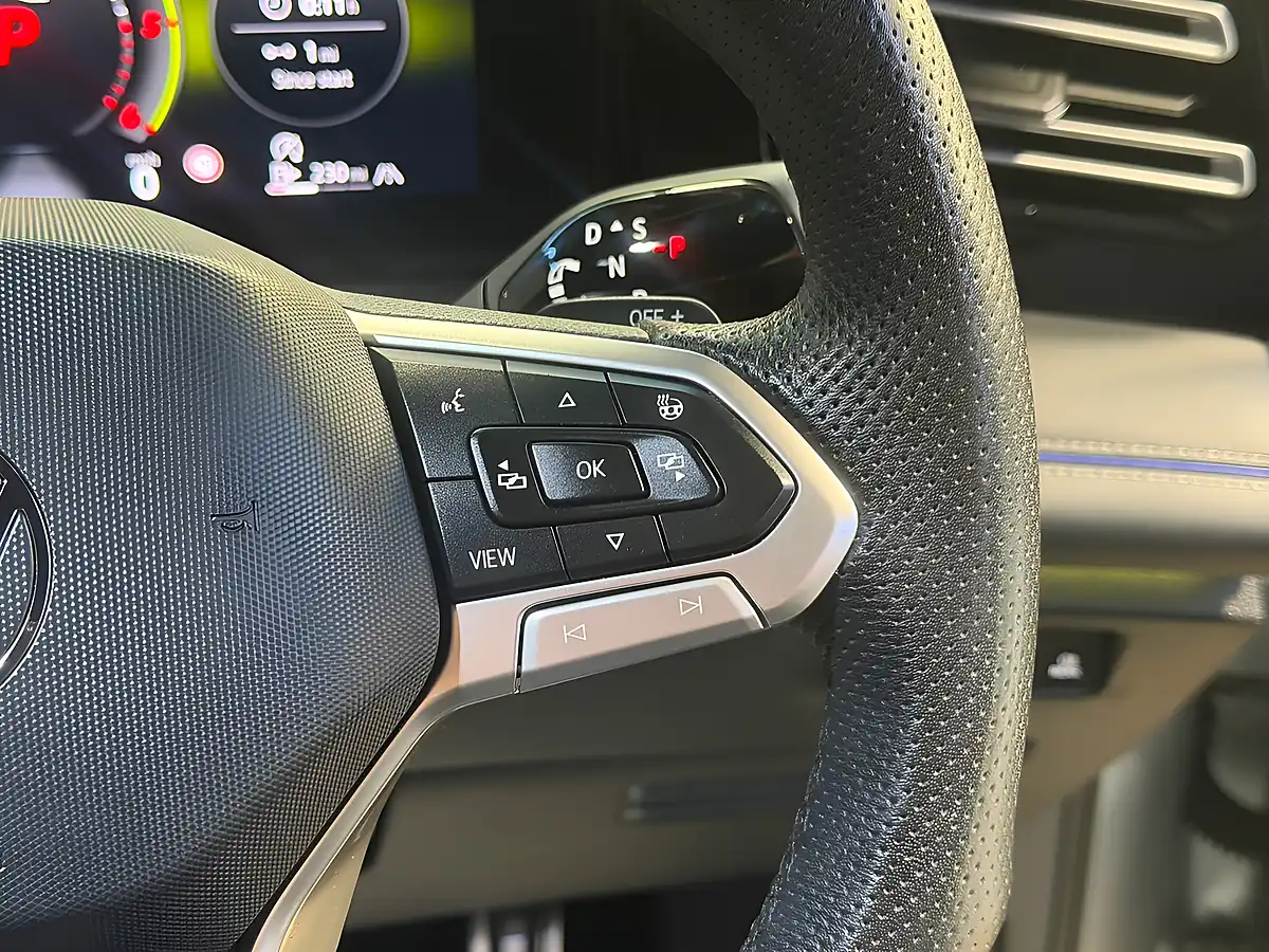 Used 2025 Volkswagen Tiguan R-Line Silver - Interior and Exterior details 16