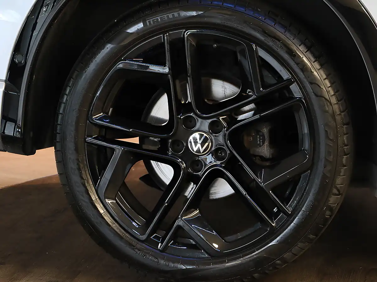 Used 2025 Volkswagen Tiguan R-Line Silver - Interior and Exterior details 19