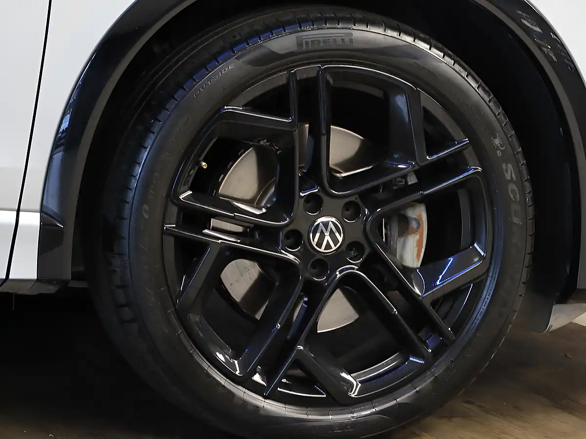 Used 2025 Volkswagen Tiguan R-Line Silver - Interior and Exterior details 20