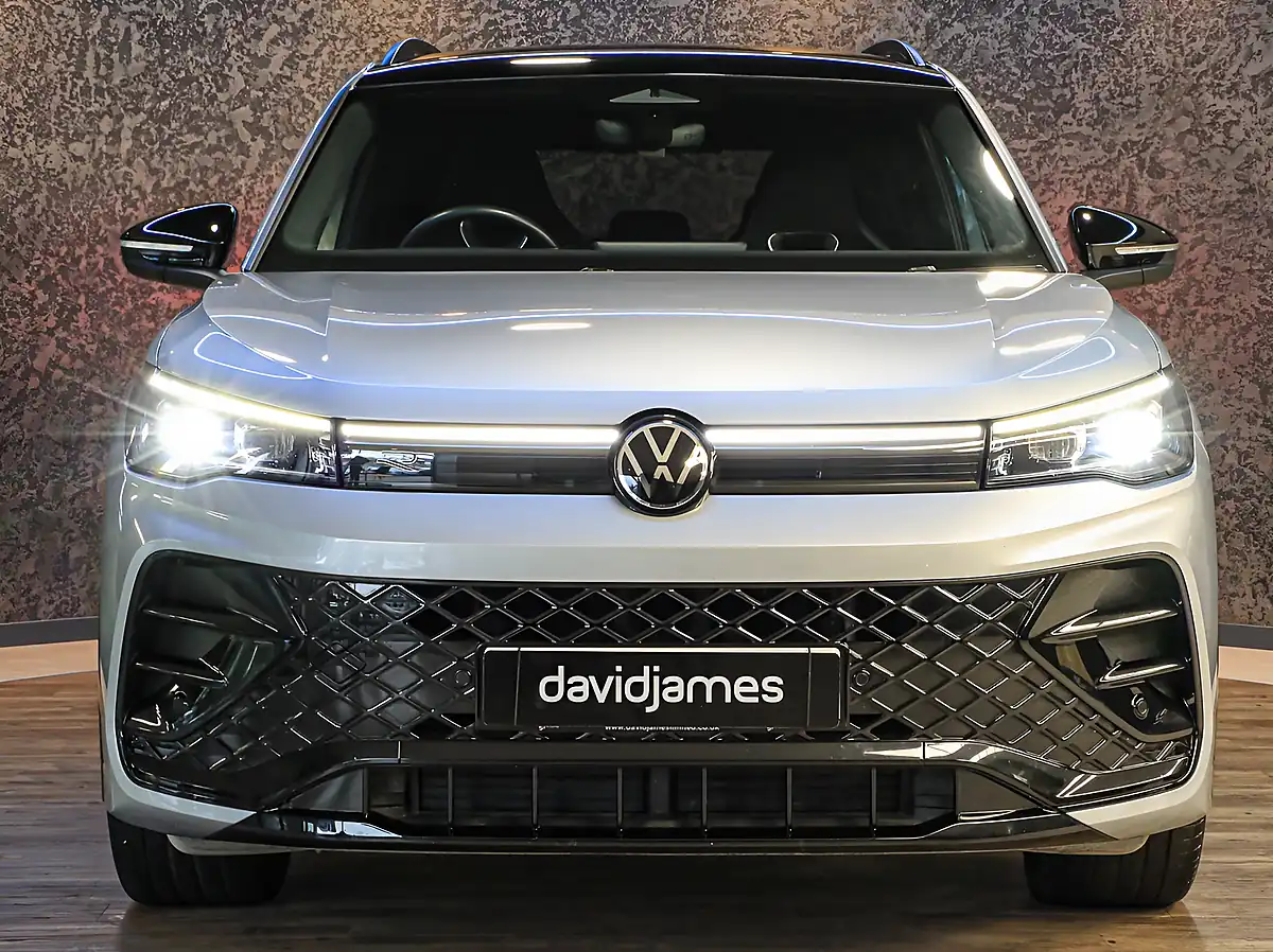 Used 2025 Volkswagen Tiguan R-Line Silver - Interior and Exterior details 3