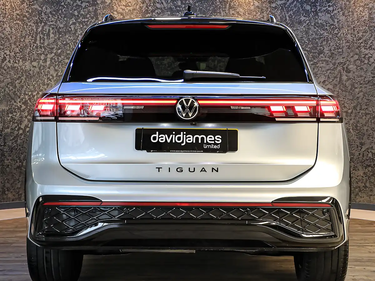 Used 2025 Volkswagen Tiguan R-Line Silver - Interior and Exterior details 7