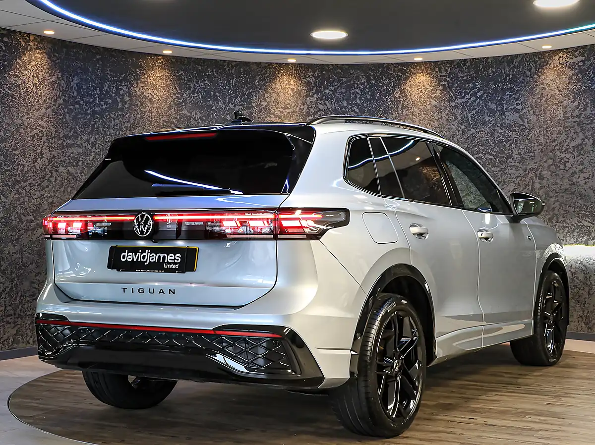 Used 2025 Volkswagen Tiguan R-Line Silver - Interior and Exterior details 9
