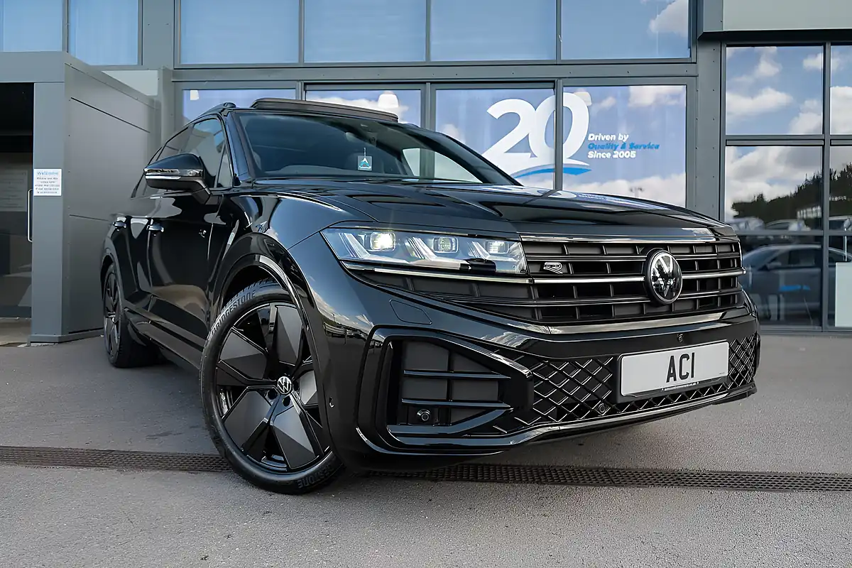 Used 2025 Volkswagen Touareg Black Edition Black - Interior and Exterior details 11