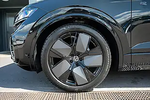Used 2025 Volkswagen Touareg Black Edition Black - Interior and Exterior details 13