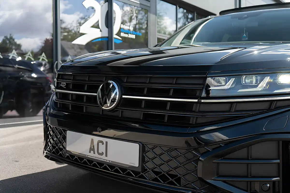 Used 2025 Volkswagen Touareg Black Edition Black - Interior and Exterior details 14