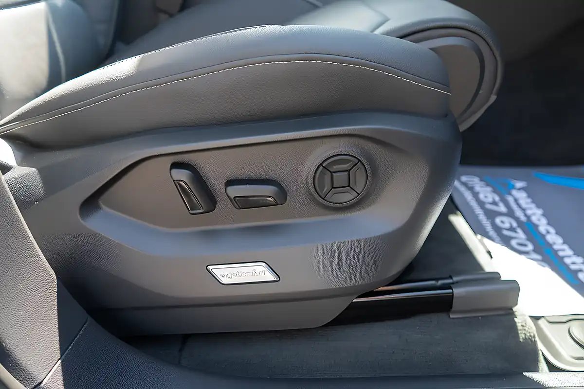 Used 2025 Volkswagen Touareg Black Edition Black - Interior and Exterior details 15