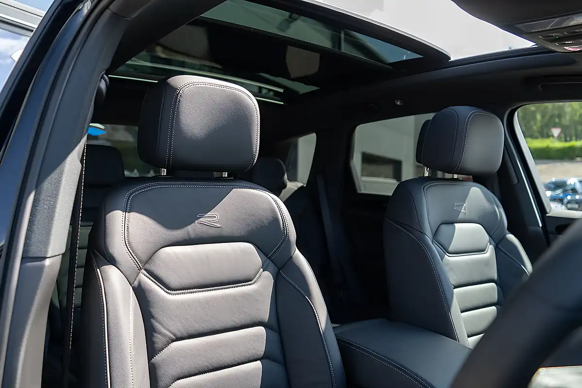 Used 2025 Volkswagen Touareg Black Edition Black - Interior and Exterior details 4