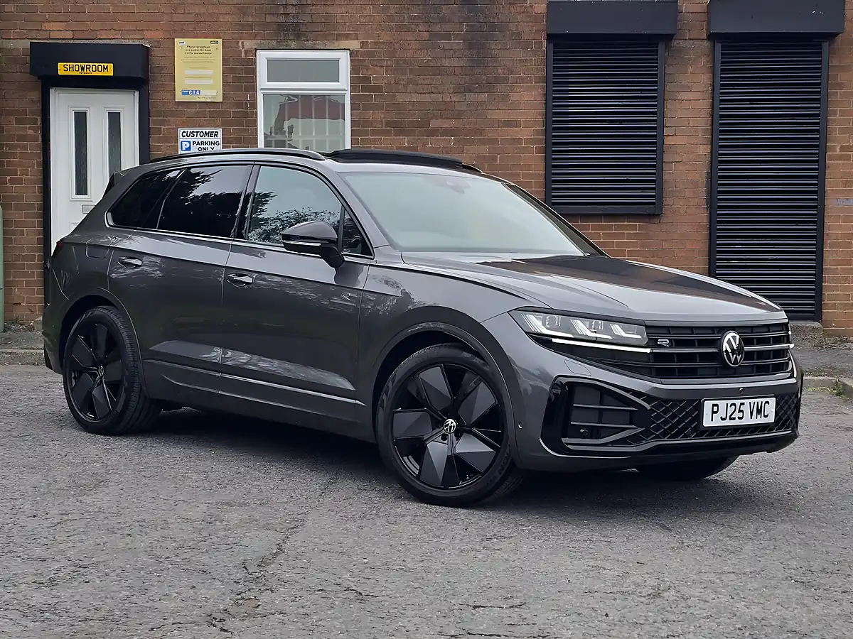Used 2025 Volkswagen Touareg Black Edition Grey - Front View