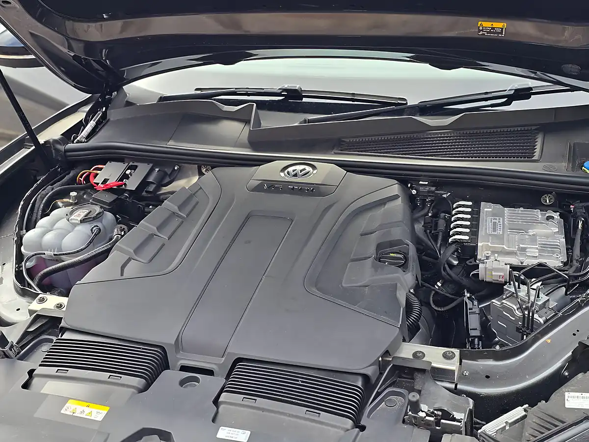 Used 2025 Volkswagen Touareg Black Edition Grey - Interior and Exterior details 20