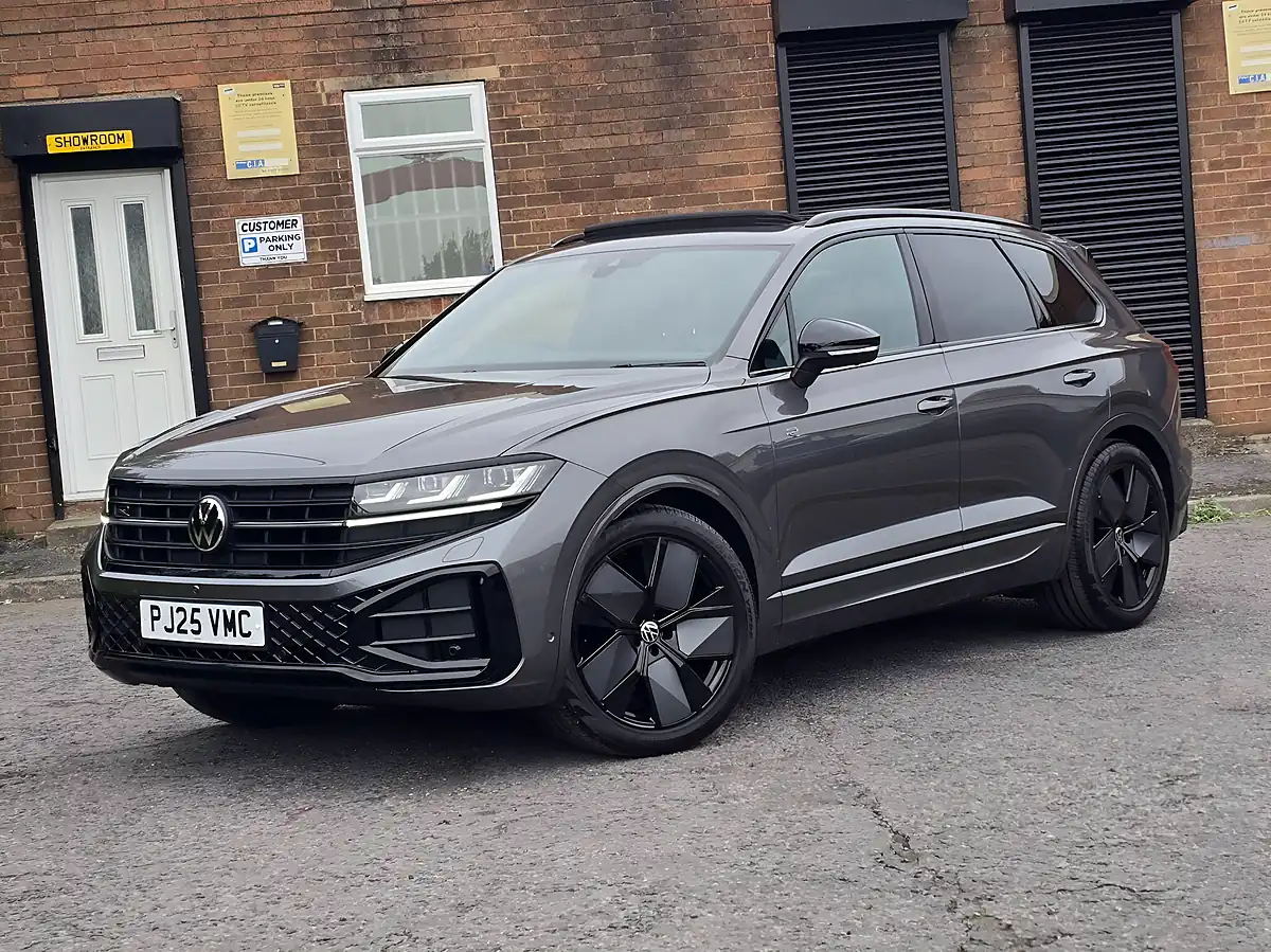 Used 2025 Volkswagen Touareg Black Edition Grey - Interior and Exterior details 8
