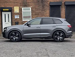 Used 2025 Volkswagen Touareg Black Edition Grey - Interior and Exterior details 9