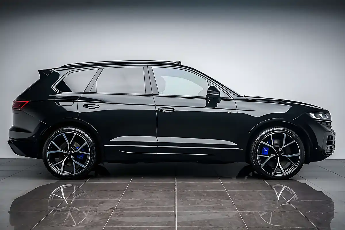 Used 2025 Volkswagen Touareg R Black - Interior and Exterior details 10