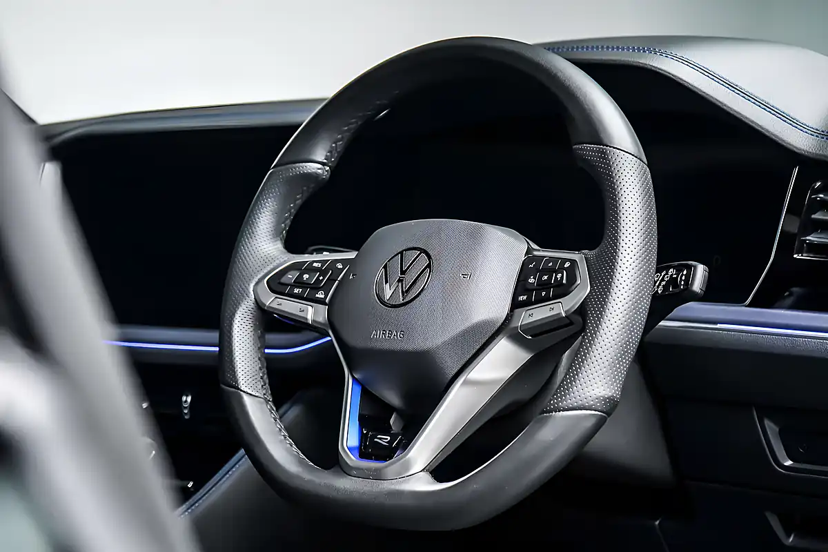 Used 2025 Volkswagen Touareg R Black - Interior and Exterior details 15