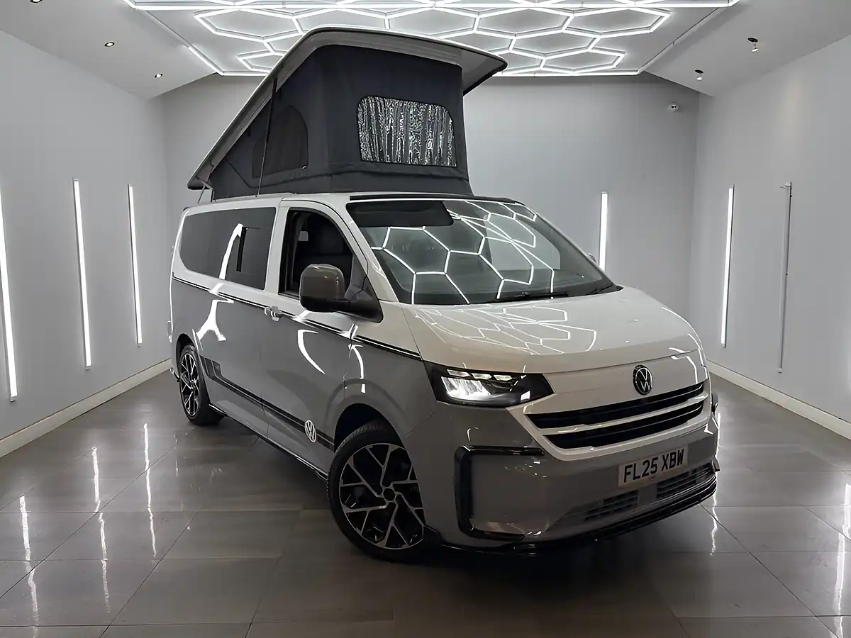 Used 2025 Volkswagen Transporter Commerce Plus White/Grey - Front View