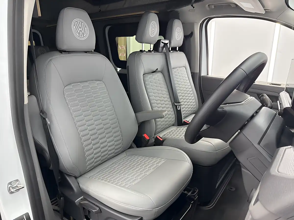 Used 2025 Volkswagen Transporter Commerce Plus White/Grey - Interior and Exterior details 10