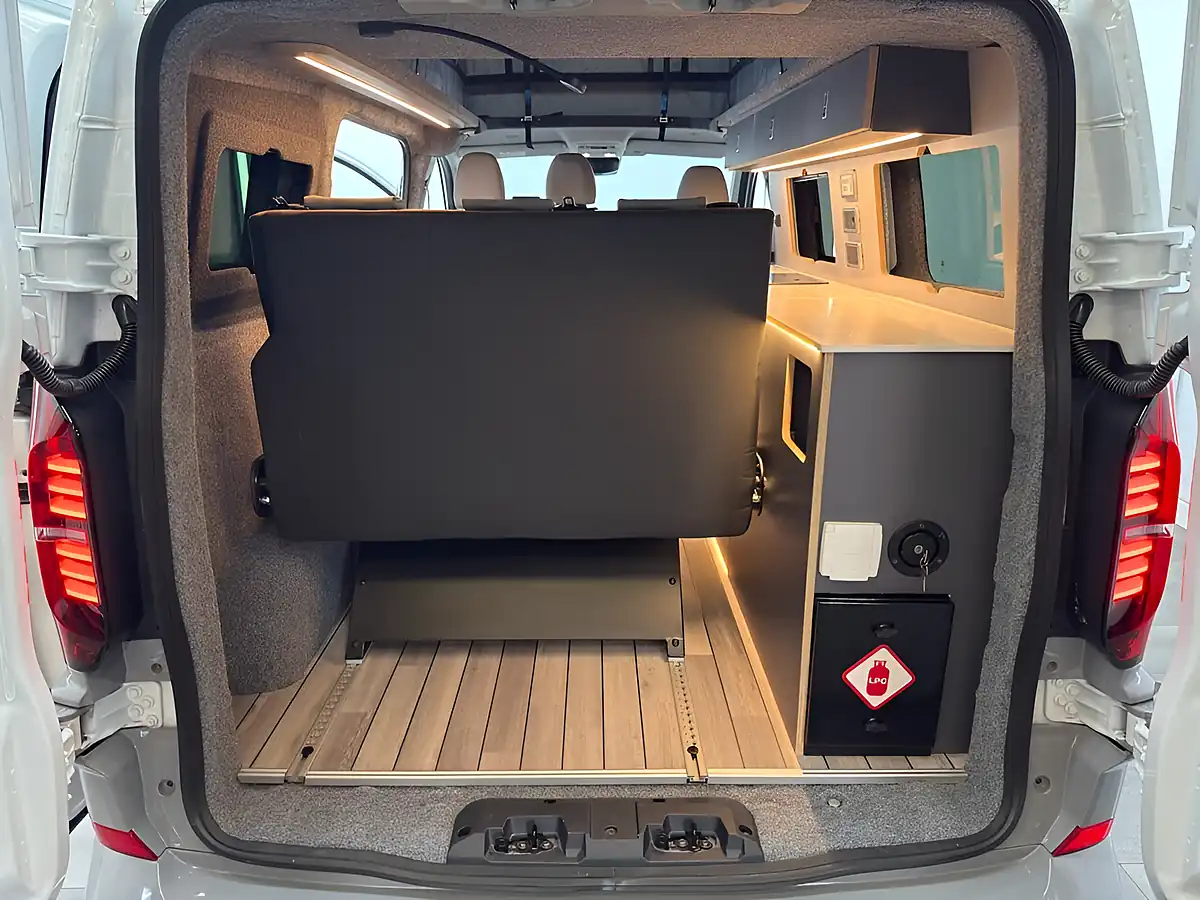 Used 2025 Volkswagen Transporter Commerce Plus White/Grey - Interior and Exterior details 14