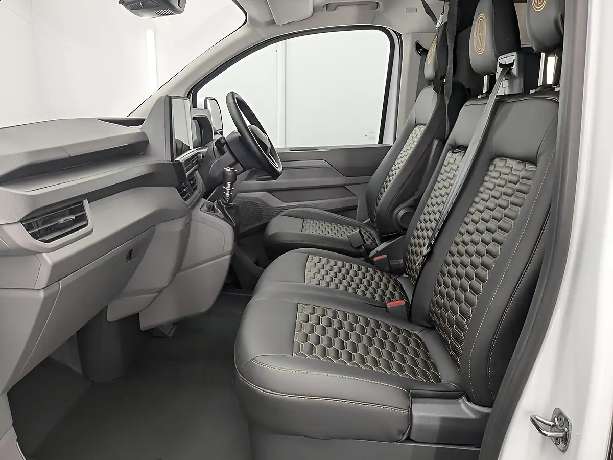 Used 2025 Volkswagen Transporter Commerce Plus White - Interior and Exterior details 16