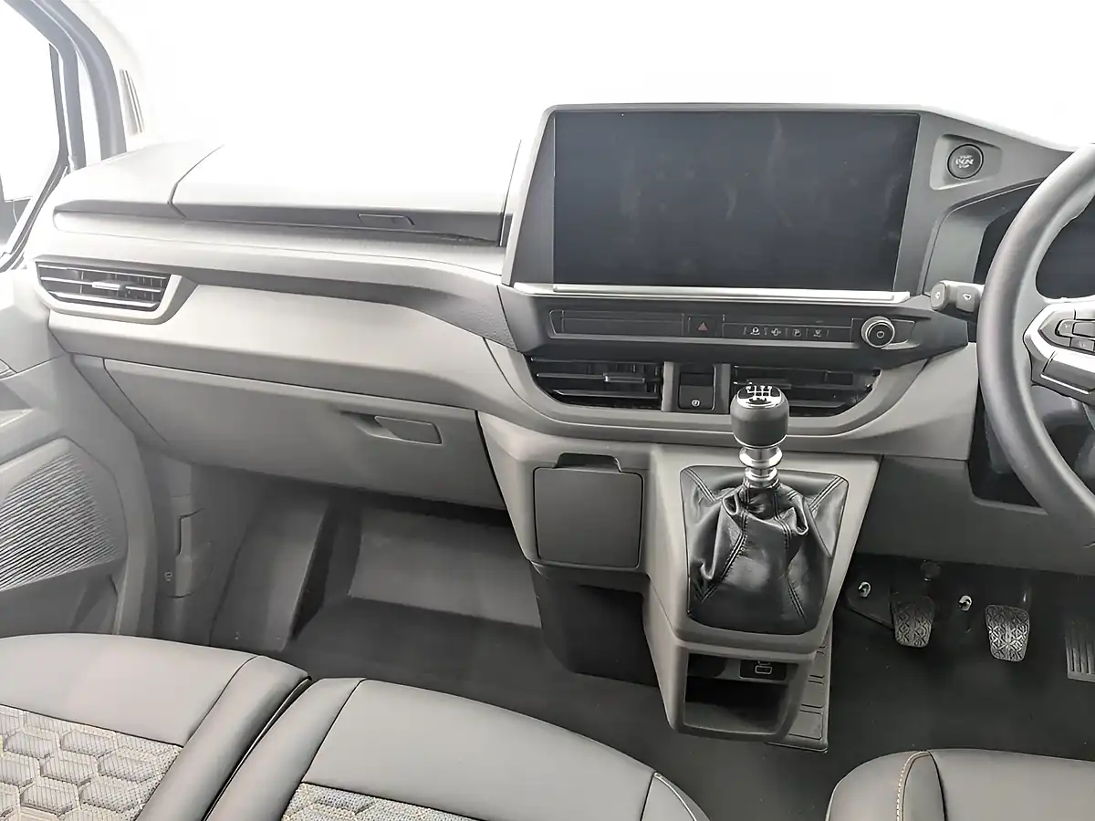 Used 2025 Volkswagen Transporter Commerce Plus White - Interior and Exterior details 18