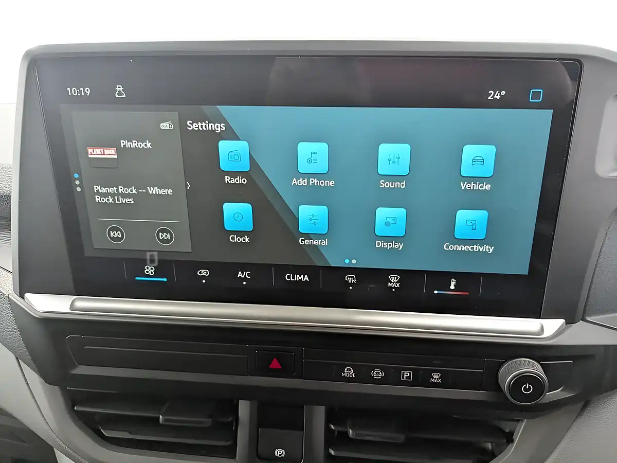 Used 2025 Volkswagen Transporter Commerce Plus White - Interior and Exterior details 19