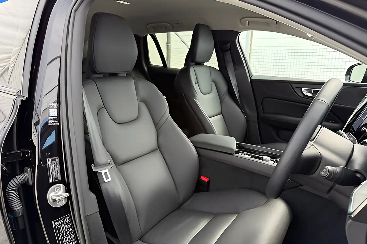 Used 2025 Volvo V60 Dark Plus Black - Interior and Exterior details 15