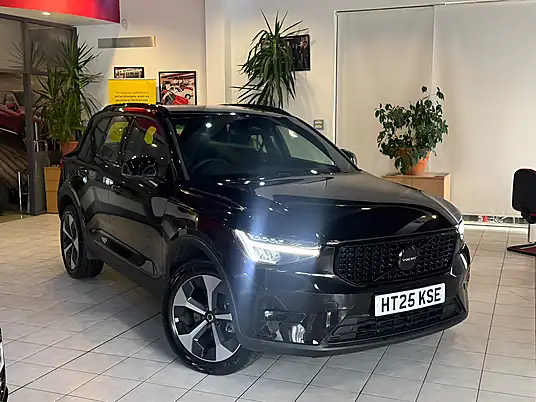2025 Volvo XC40 Plus Dark B4 (197 hp)