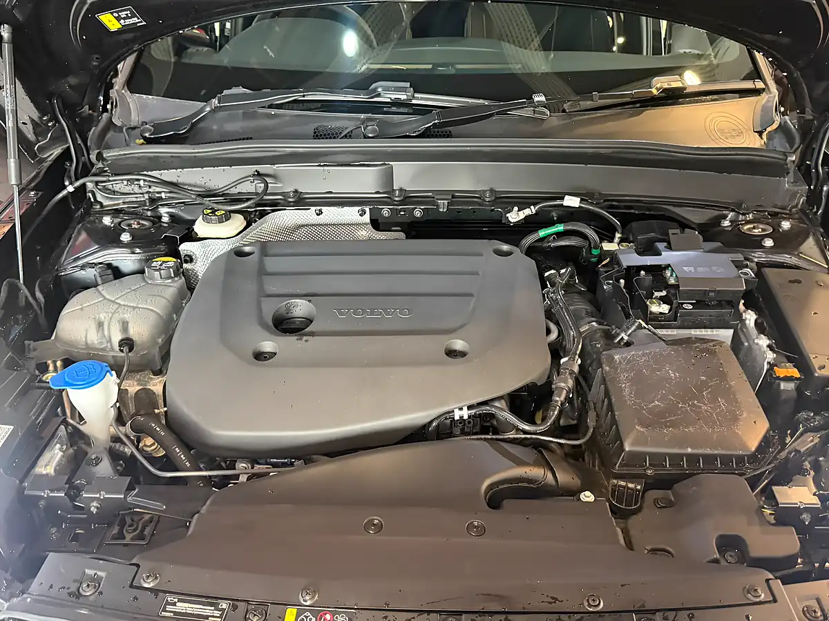 Used 2025 Volvo XC40 Plus Dark Black - Interior and Exterior details 20