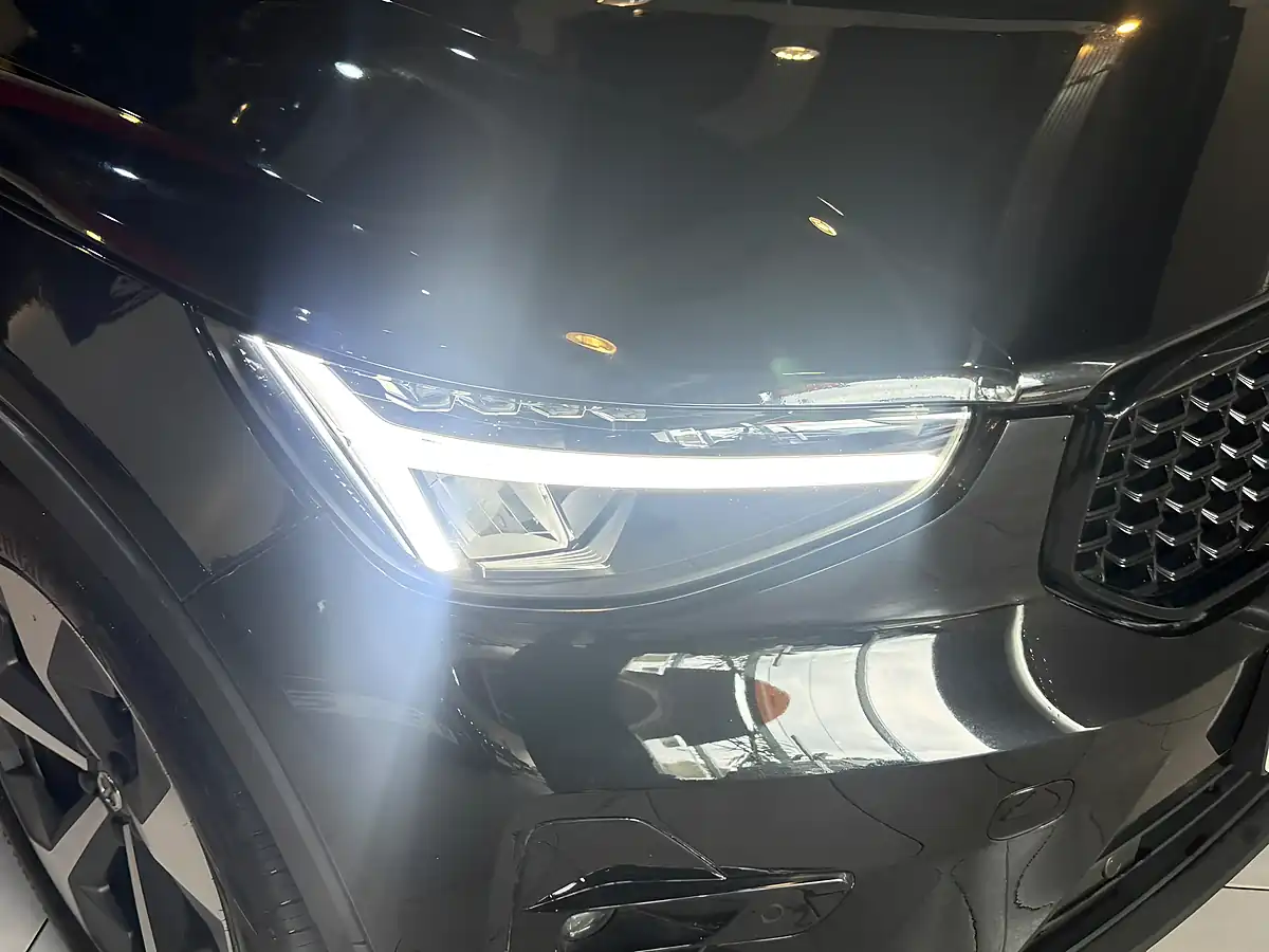 Used 2025 Volvo XC40 Plus Dark Black - Interior and Exterior details 3