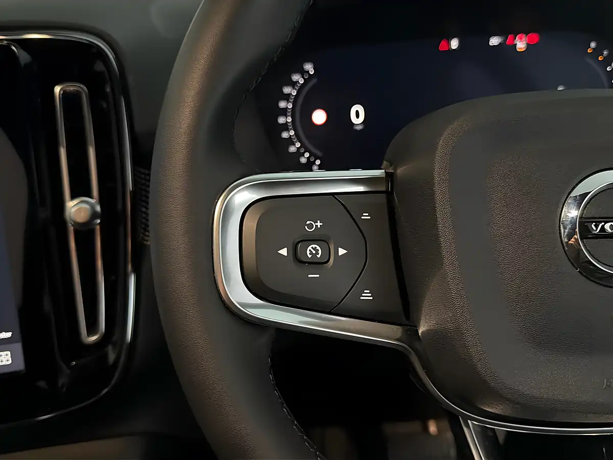 Used 2025 Volvo XC40 Plus Dark Black - Interior and Exterior details 12