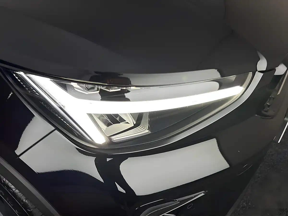Used 2025 Volvo XC40 Plus Dark Black - Interior and Exterior details 14