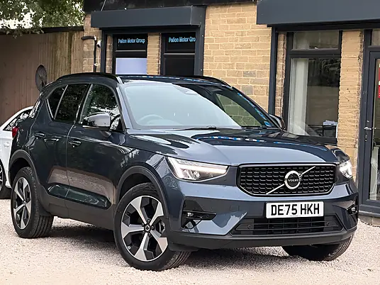 2025 Volvo XC40 B3 MHEV Plus Dark