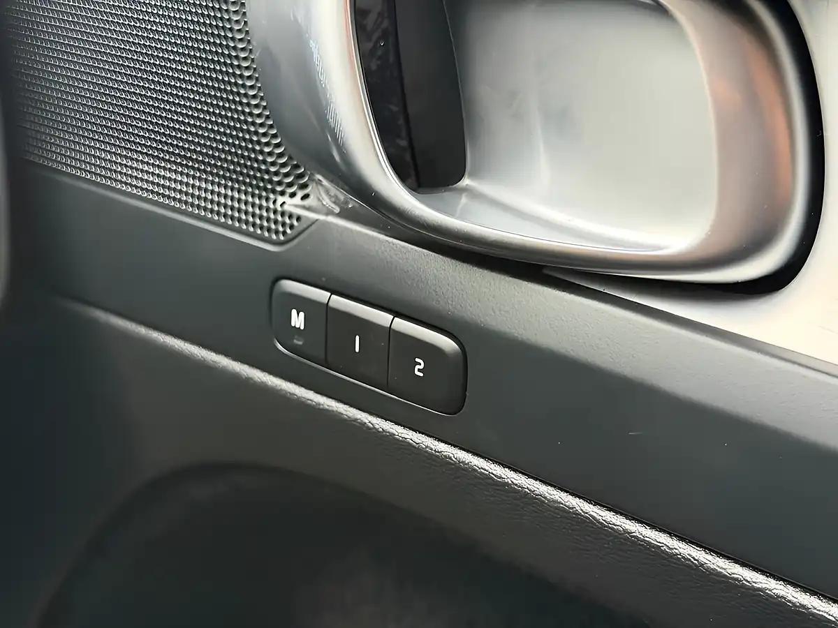 Used 2025 Volvo XC40 Plus Dark Blue - Interior and Exterior details 11