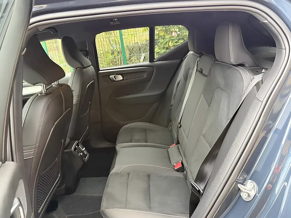 Used 2025 Volvo XC40 Plus Dark Blue - Interior and Exterior details 14