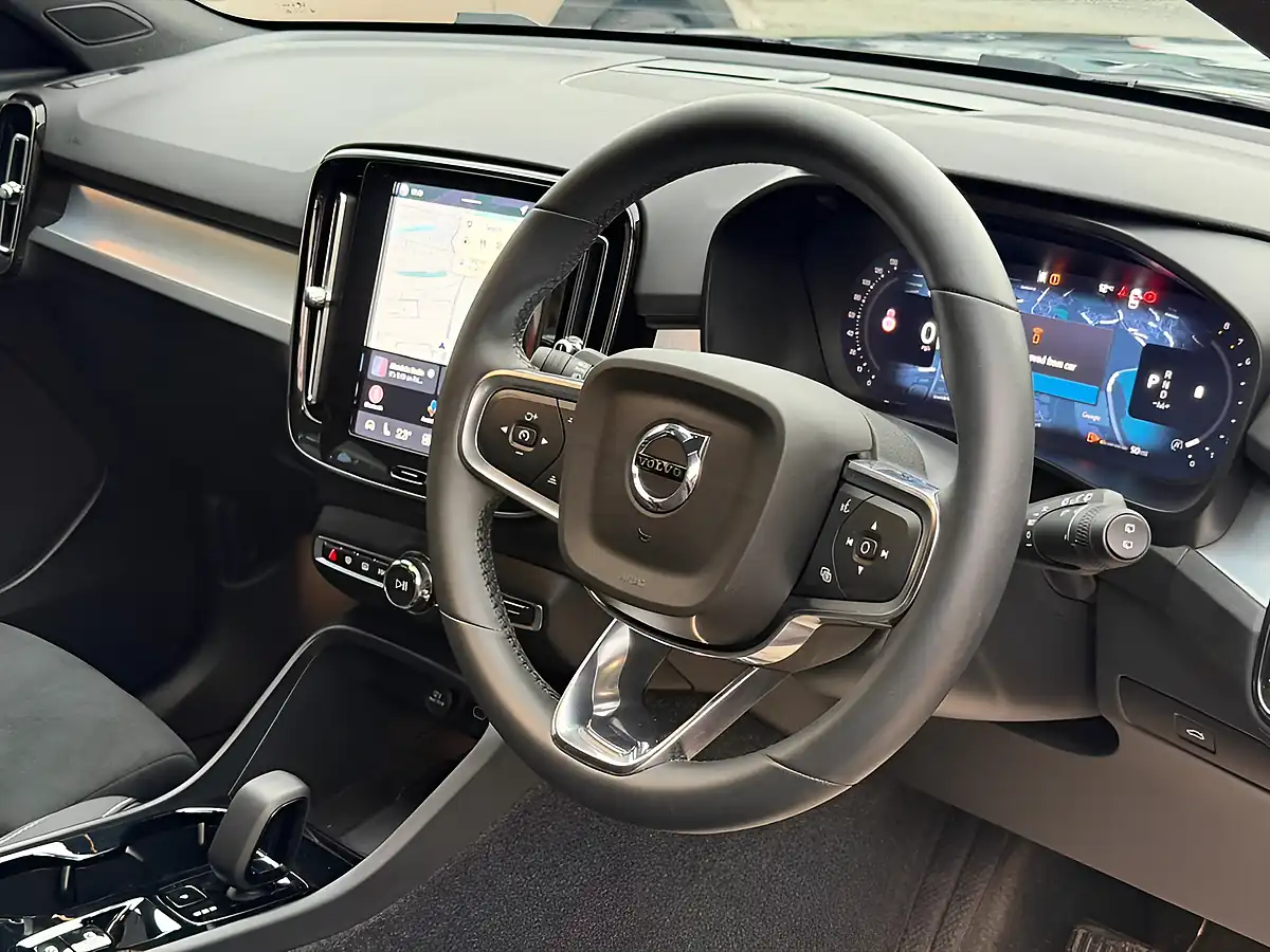 Used 2025 Volvo XC40 Plus Dark Blue - Interior and Exterior details 15