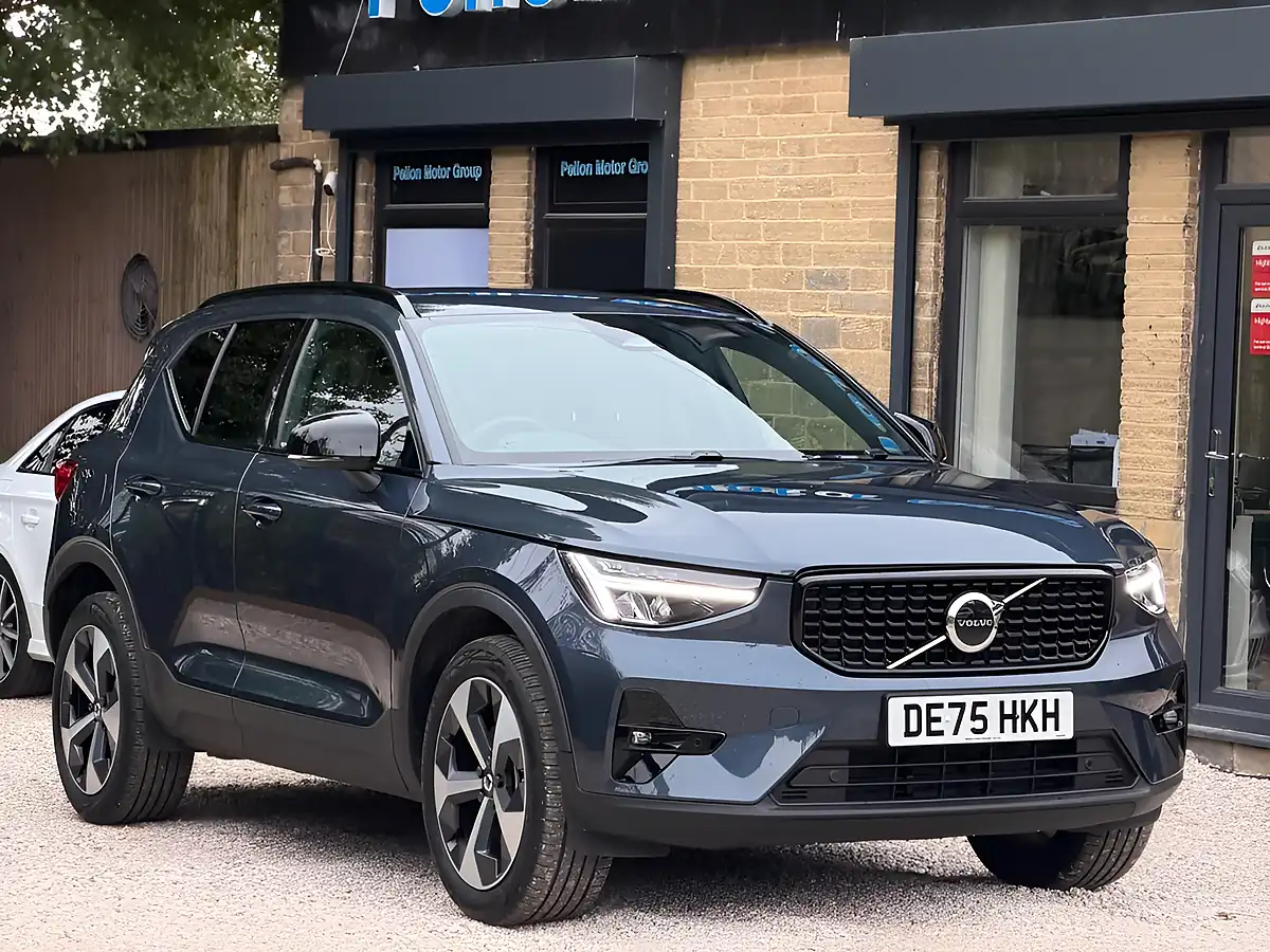 Used 2025 Volvo XC40 Plus Dark Blue - Interior and Exterior details 17